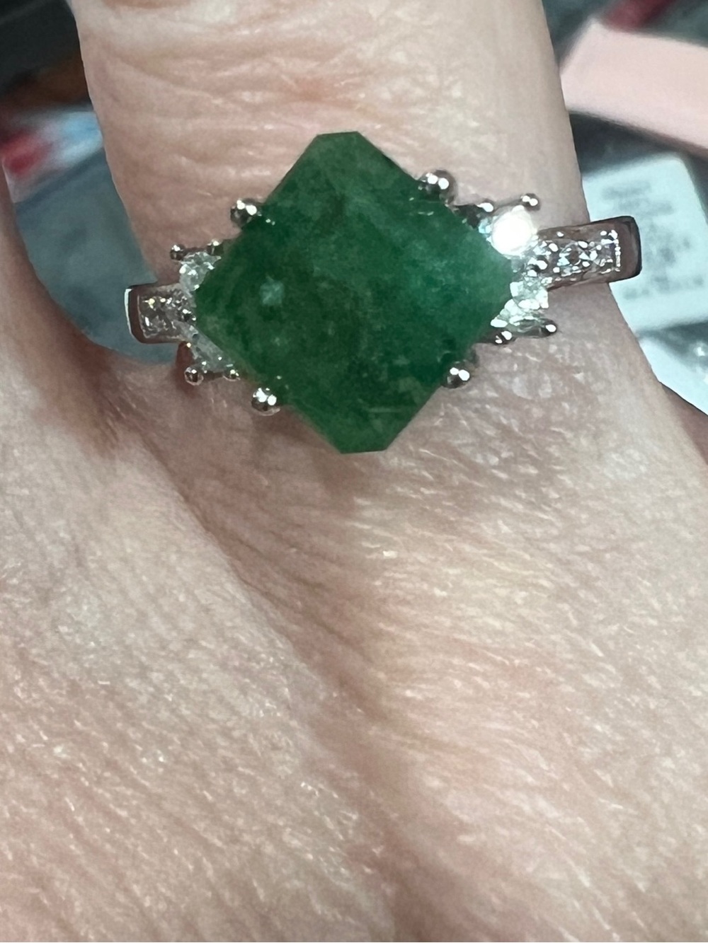 HJ 22. Artisan 2.25 Carat Natural Green Emerald Silver Tone Ring
